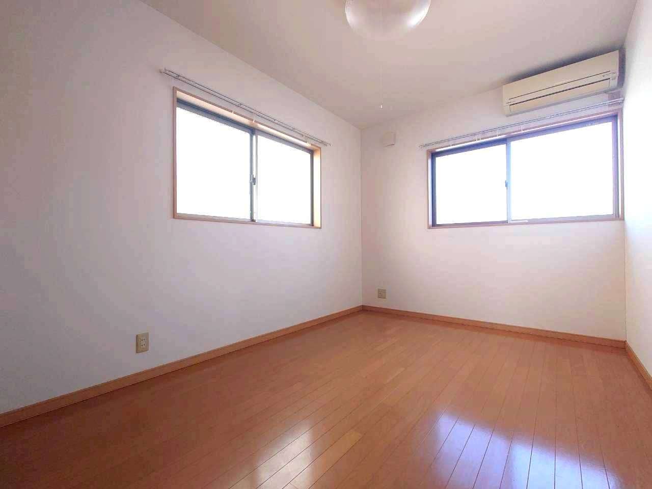 ◆ＪＲ奈良線『棚倉』駅まで徒歩６分◆全居室２面採光のため陽当り・通風良好◆木津川市山城町平尾中古川の洋室|洋室