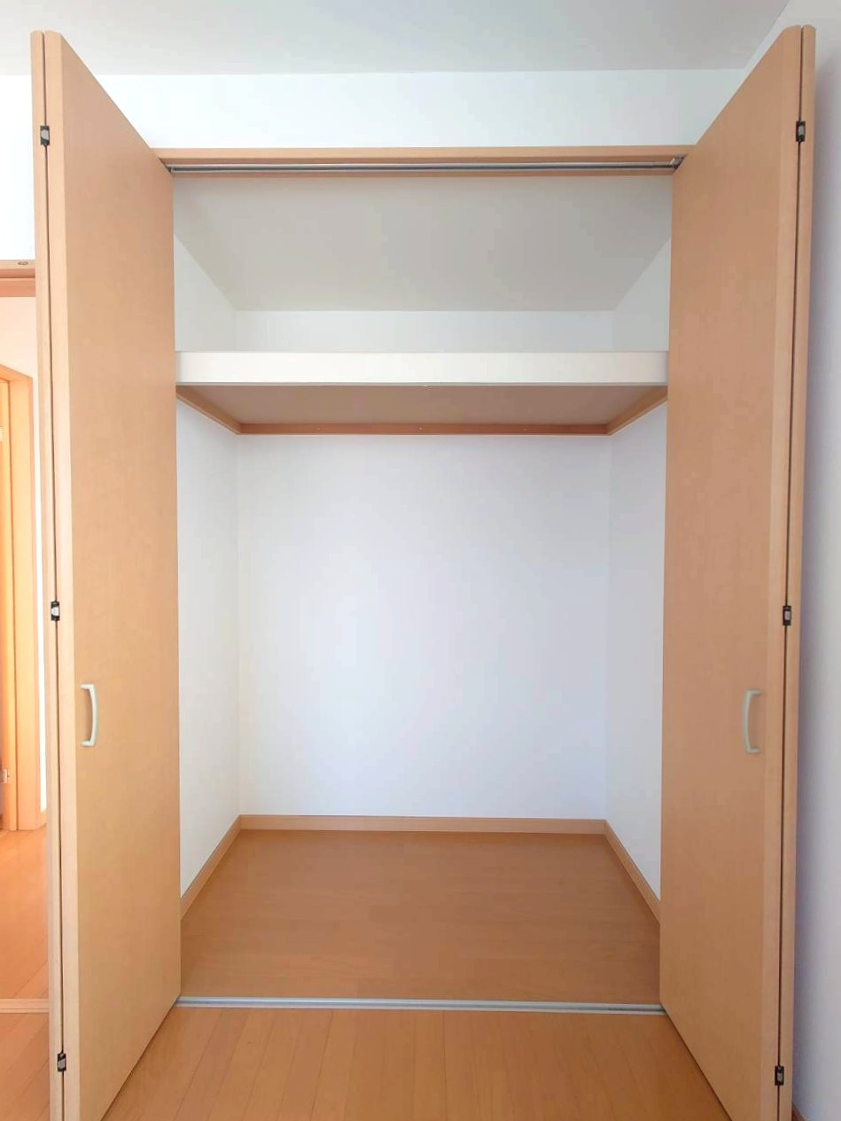 ◆ＪＲ奈良線『棚倉』駅まで徒歩６分◆全居室２面採光のため陽当り・通風良好◆木津川市山城町平尾中古川の収納|クローゼット