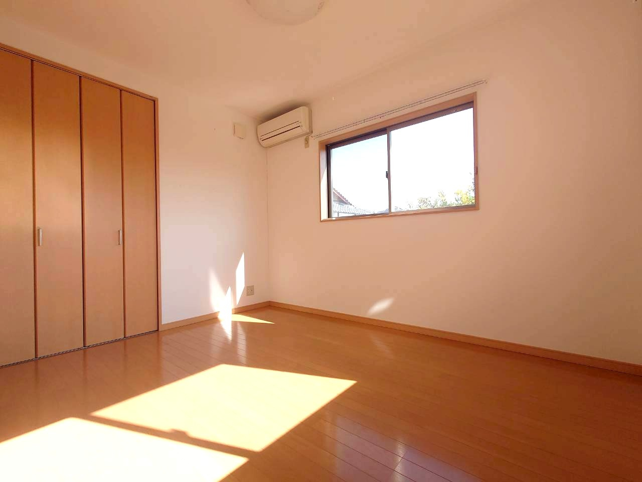 ◆ＪＲ奈良線『棚倉』駅まで徒歩６分◆全居室２面採光のため陽当り・通風良好◆木津川市山城町平尾中古川の洋室|洋室