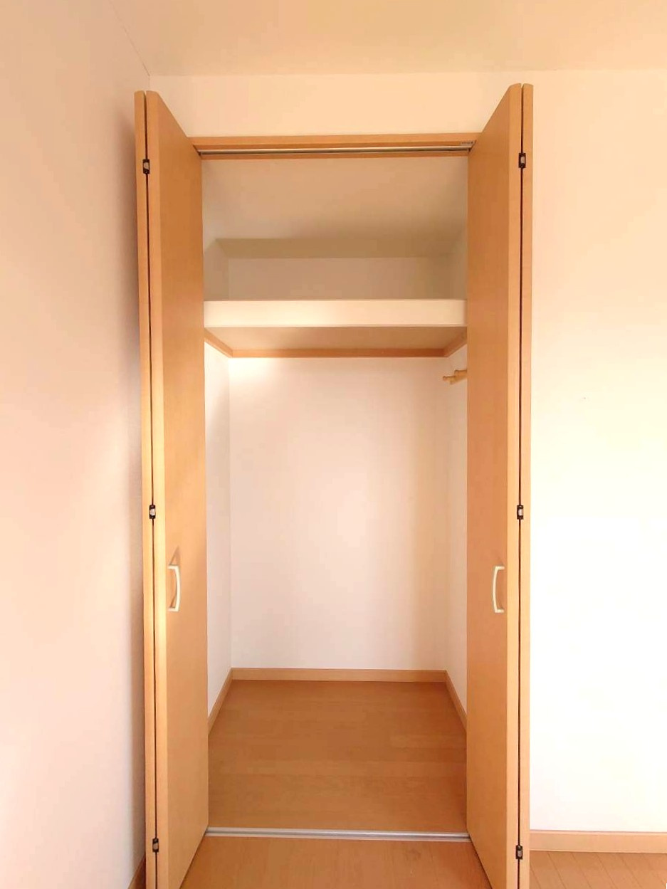◆ＪＲ奈良線『棚倉』駅まで徒歩６分◆全居室２面採光のため陽当り・通風良好◆木津川市山城町平尾中古川の収納|クローゼット