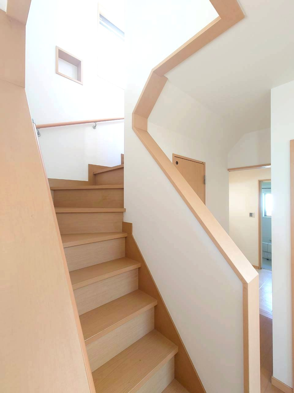 ◆ＪＲ奈良線『棚倉』駅まで徒歩６分◆全居室２面採光のため陽当り・通風良好◆木津川市山城町平尾中古川のその他|階段