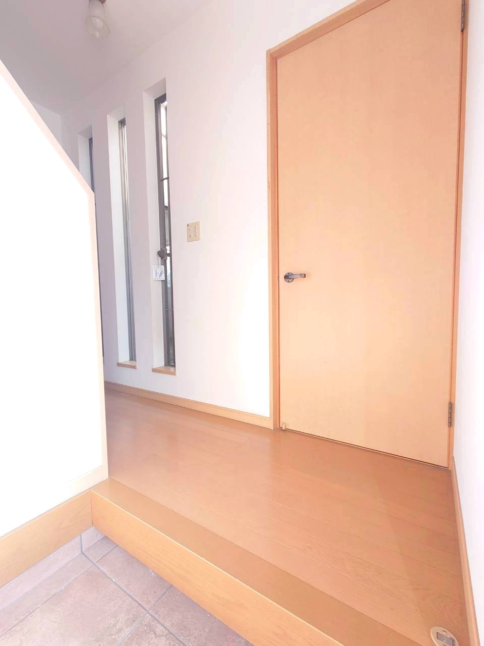 ◆ＪＲ奈良線『棚倉』駅まで徒歩６分◆全居室２面採光のため陽当り・通風良好◆木津川市山城町平尾中古川の玄関|玄関