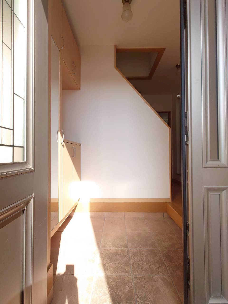 ◆ＪＲ奈良線『棚倉』駅まで徒歩６分◆全居室２面採光のため陽当り・通風良好◆木津川市山城町平尾中古川の玄関|玄関