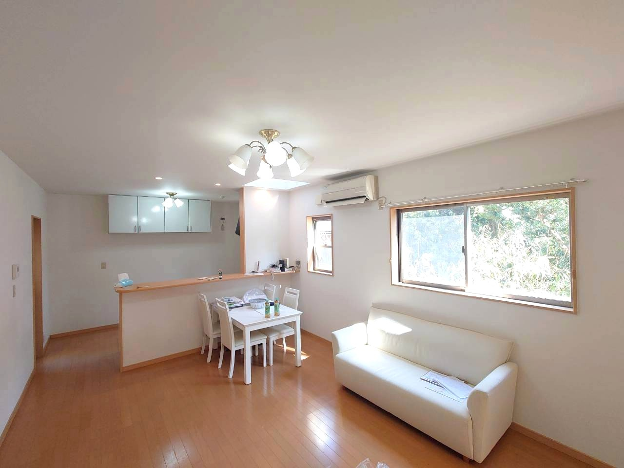 ◆ＪＲ奈良線『棚倉』駅まで徒歩６分◆全居室２面採光のため陽当り・通風良好◆木津川市山城町平尾中古川の居間・リビング|リビング