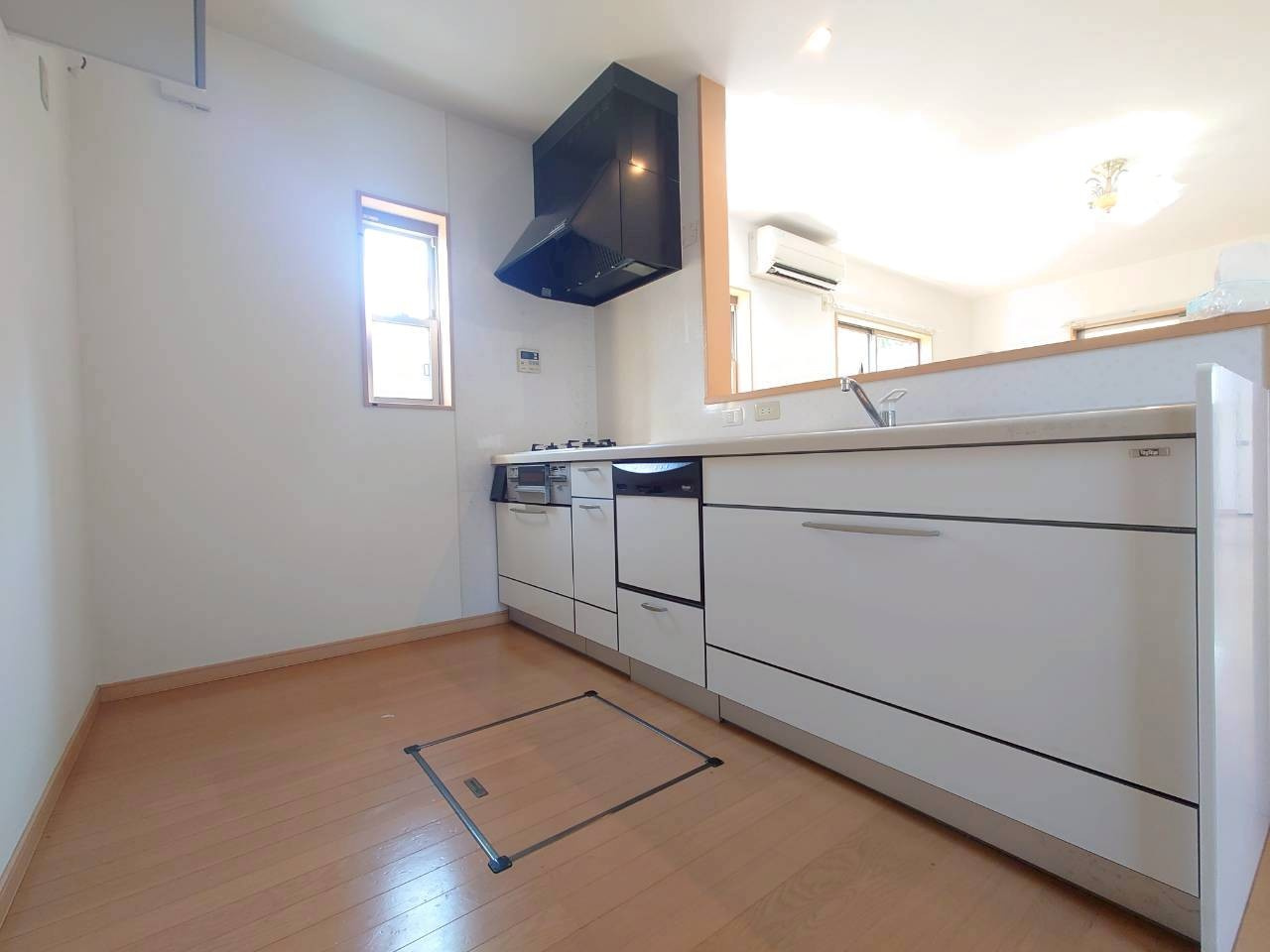 ◆ＪＲ奈良線『棚倉』駅まで徒歩６分◆全居室２面採光のため陽当り・通風良好◆木津川市山城町平尾中古川のキッチン|キッチン