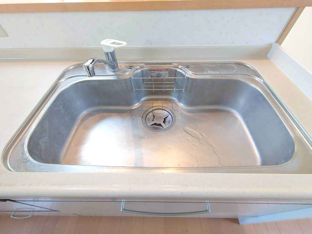 ◆ＪＲ奈良線『棚倉』駅まで徒歩６分◆全居室２面採光のため陽当り・通風良好◆木津川市山城町平尾中古川のキッチン|シンク