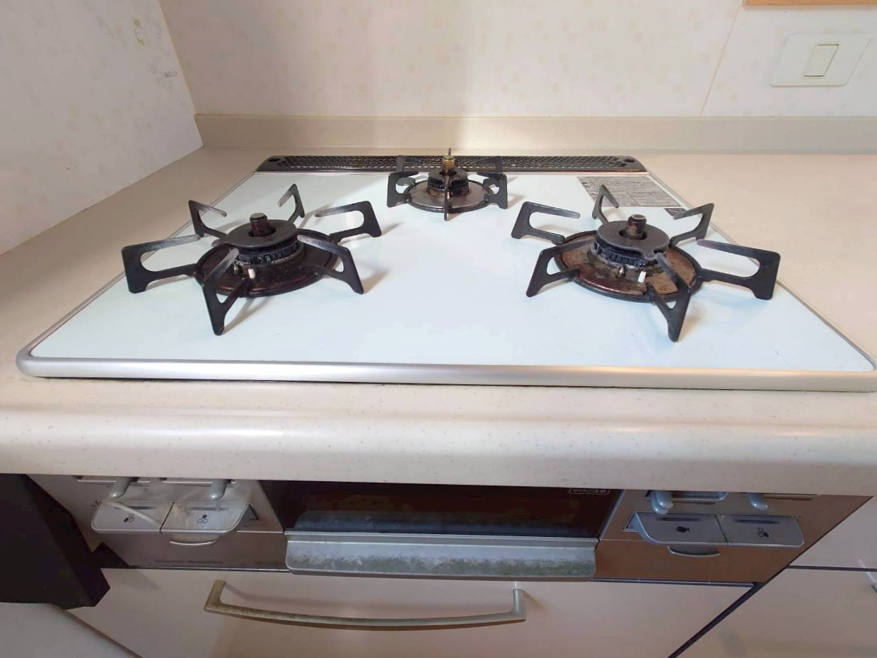 ◆ＪＲ奈良線『棚倉』駅まで徒歩６分◆全居室２面採光のため陽当り・通風良好◆木津川市山城町平尾中古川のキッチン|コンロ