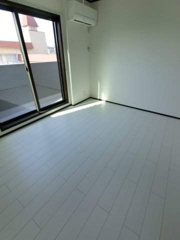 プラザドゥシャレーの洋室