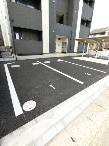 プラザドゥシャレーの駐車場