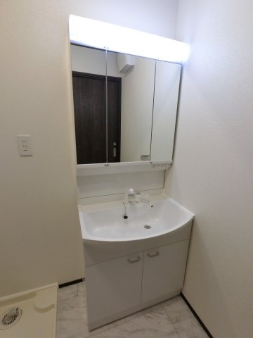 プラザドゥシャレーの独立洗面台