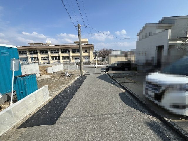 【その他】 | 福岡市東区美和台3丁目2期　1号棟（全2棟）【仲介手数料無料・0円】 | 現地写真。前面道路です。