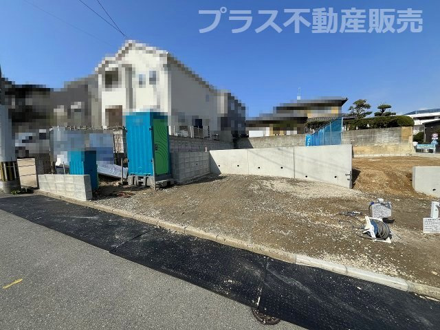 【玄関】 | 福岡市東区美和台3丁目2期　1号棟（全2棟）【仲介手数料無料・0円】 | 施工例。施工例は完成時と異なる場合があります。