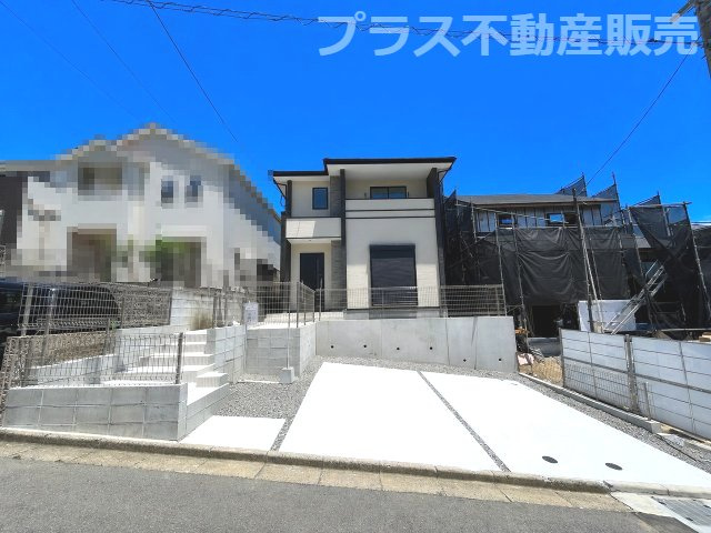 【外観】 | 福岡市東区美和台3丁目2期　1号棟（全2棟）【仲介手数料無料・0円】 | 現地写真。プラス不動産販売なら、現場の全ての棟をまとめてご見学頂けます。