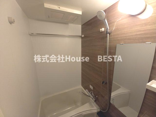 レジュールアッシュ神戸湊川公園の浴室