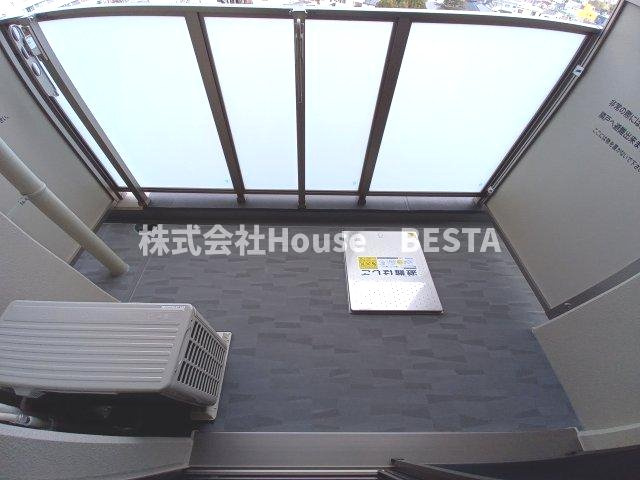 レジュールアッシュ神戸湊川公園のバルコニー