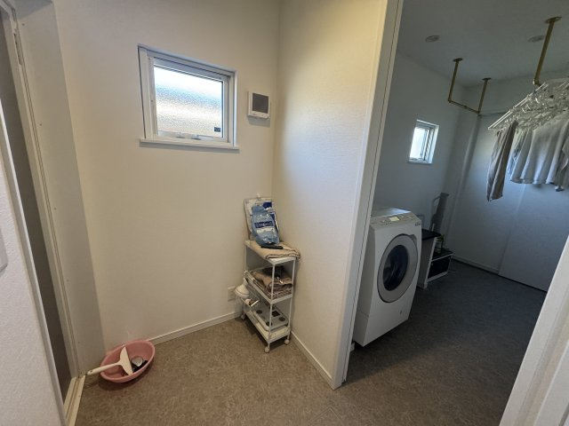 －三丁目不動産-深谷市東方　中古戸建のランドリースペース