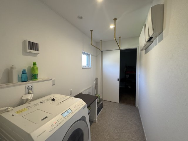 －三丁目不動産-深谷市東方　中古戸建のランドリースペース