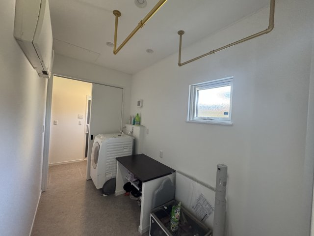 －三丁目不動産-深谷市東方　中古戸建のランドリースペース
