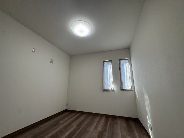 －三丁目不動産-深谷市東方　中古戸建の洋室