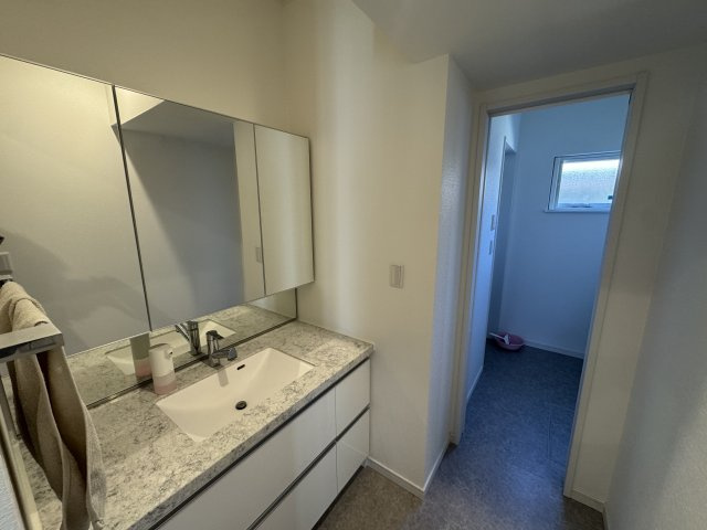 －三丁目不動産-深谷市東方　中古戸建の洗面所