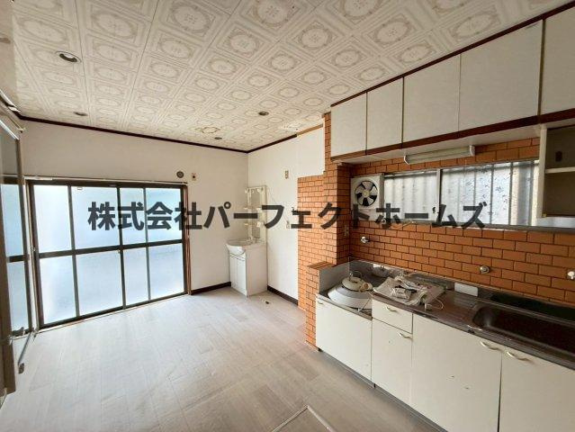 出口5丁目戸建　賃貸の居間・リビング|ゆったり過ごせる居間です