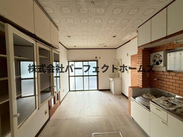 出口5丁目戸建　賃貸の居間・リビング|ゆったりとしたリビングです