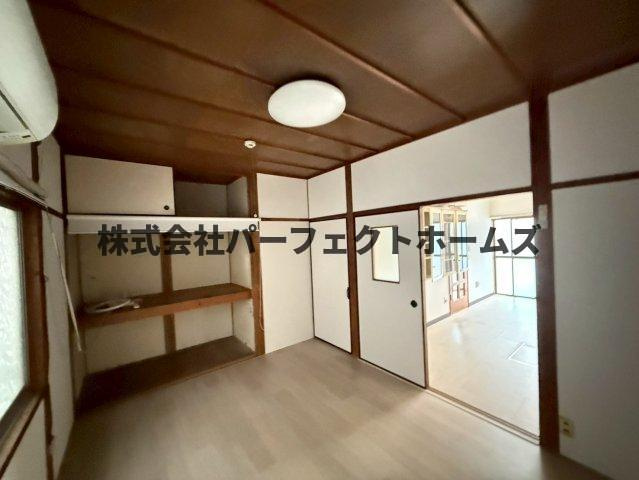 出口5丁目戸建　賃貸の洋室|明るい洋室です