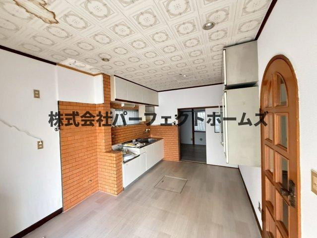 出口5丁目戸建　賃貸の居間・リビング|使いやすい居間です