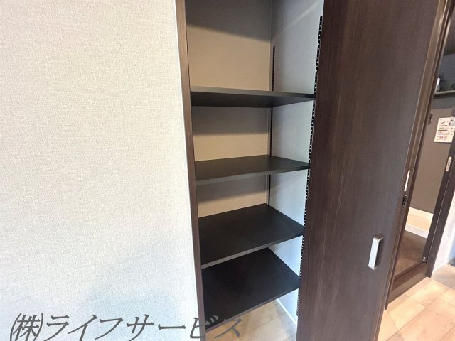 【収納】 | ソシエ北大阪弐番館 | リビングに便利な収納有