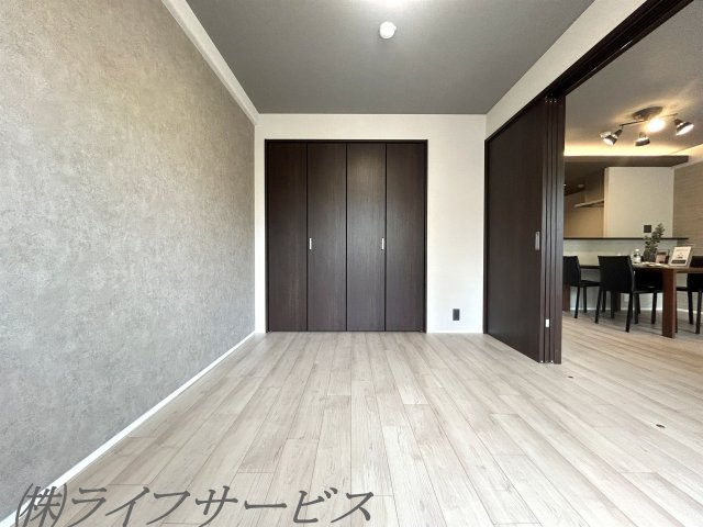【洋室】 | ソシエ北大阪弐番館 | バルコニー側洋室6帖/クローゼット有