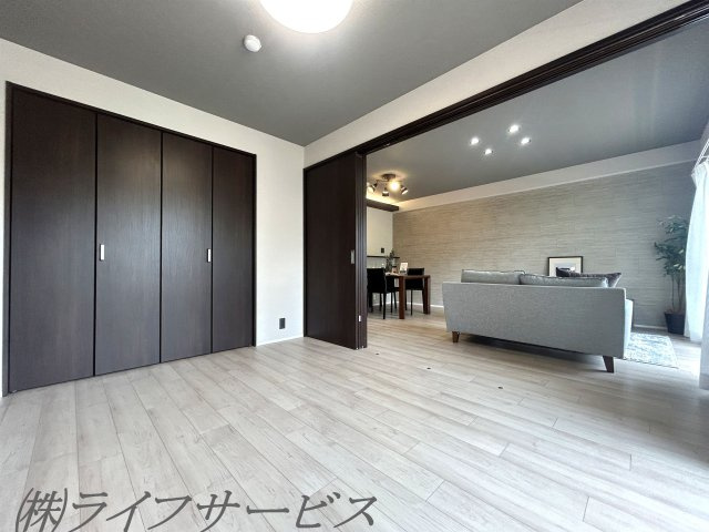 【洋室】 | ソシエ北大阪弐番館 | バルコニー側洋室6帖/クローゼット有