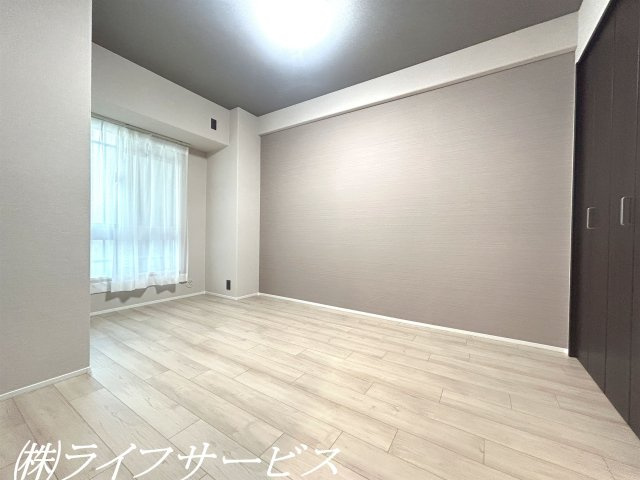 【洋室】 | ソシエ北大阪弐番館 | 玄関側洋室6帖/クローゼット有