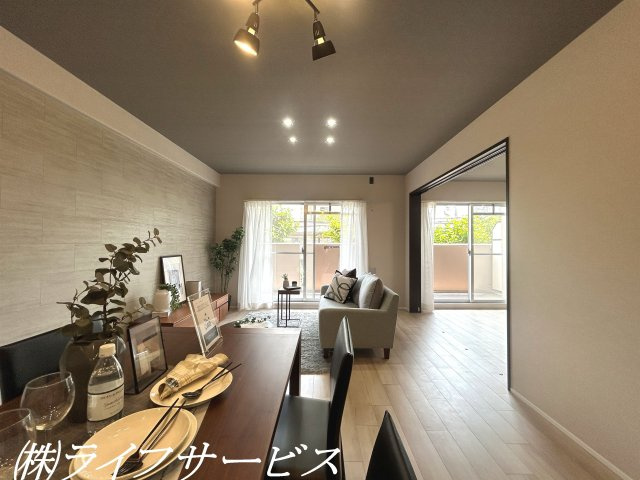 【居間・リビング】 | ソシエ北大阪弐番館 | ＬＤＫ15.8帖／南向きのリビングルームは陽当り良好！