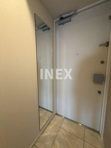 横浜市中区弁天通１丁目の賃貸マンションの玄関