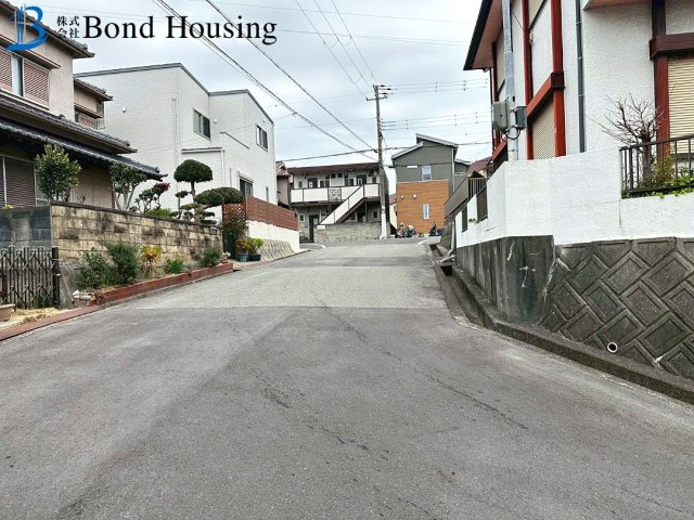「生活施設充実」「6DK」魚住町西岡　築46年の前面道路含む現地写真