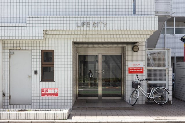 ライフシティのエントランス