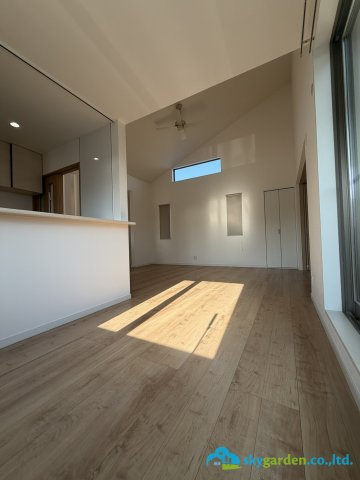 平塚市岡崎　中古戸建の居間・リビング