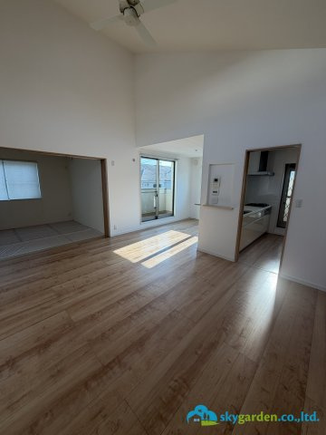 平塚市岡崎　中古戸建の居間・リビング