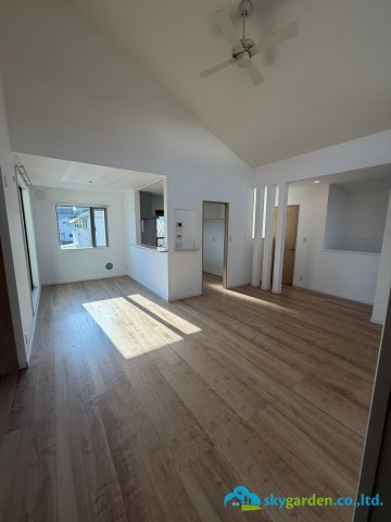 平塚市岡崎　中古戸建の居間・リビング