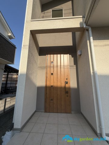 平塚市岡崎　中古戸建の玄関