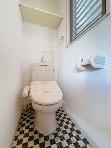 ロマネスク淡路のトイレ|温水洗浄便座付きトイレです