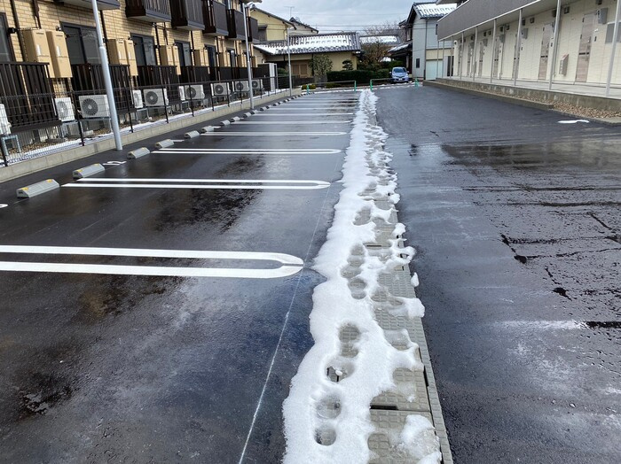 グランドゥール越前の駐車場