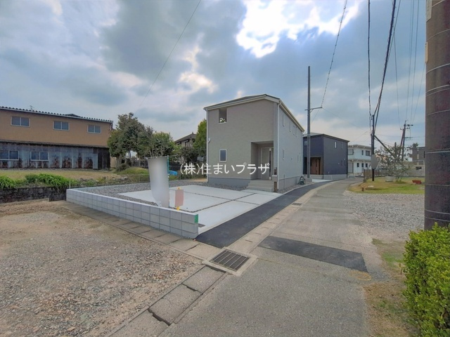 仲介手数料無料）犬山市羽黒第１期２号棟の前面道路含む現地写真