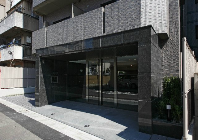 ルーブル市ヶ谷のエントランス