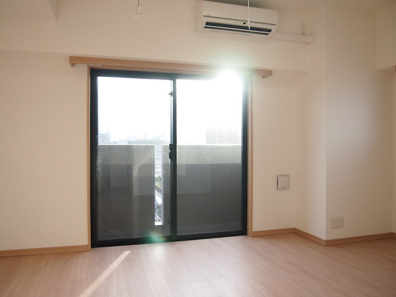 ルーブル市ヶ谷のバルコニー