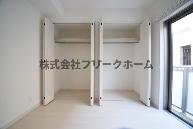 小金井市桜町１丁目のアパートの収納