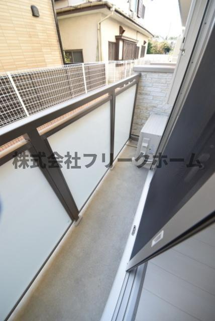 小金井市桜町１丁目のアパートのバルコニー