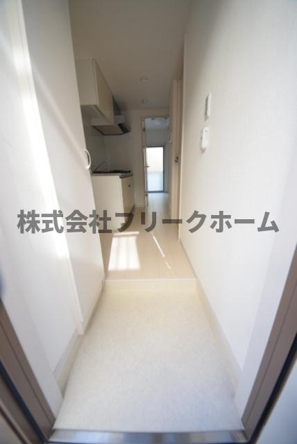 小金井市桜町１丁目のアパートの玄関