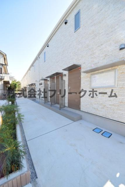 小金井市桜町１丁目のアパートのエントランス