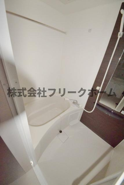 小金井市桜町１丁目のアパートの浴室